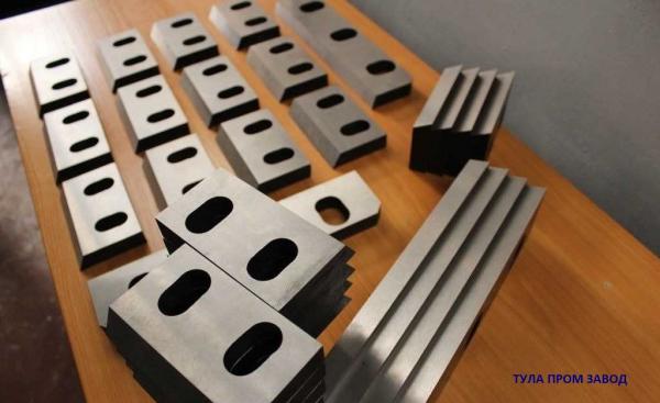 Ножи для дробилок, предназначенные для дробления материалов неметаллической природы, то есть пластика, бумаги, картона, древесин